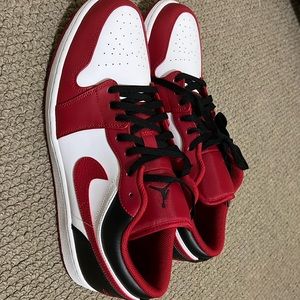 Jordan 1 low “bulls”